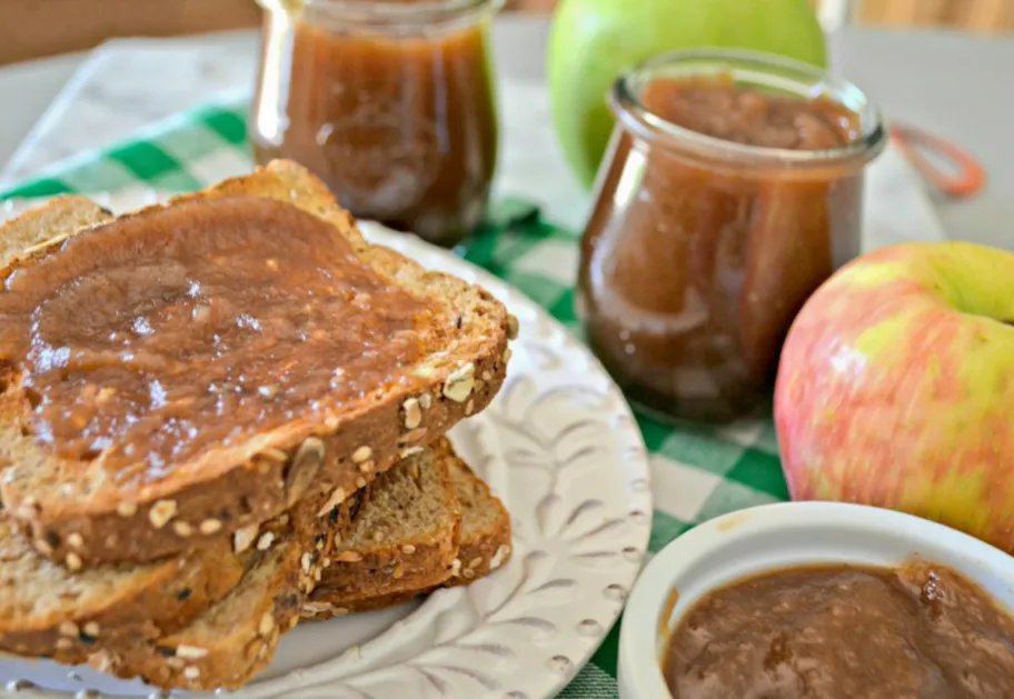 Heritage classic apple butter jar, caramel apple, cinnamon, cloves, cozy autumn aroma