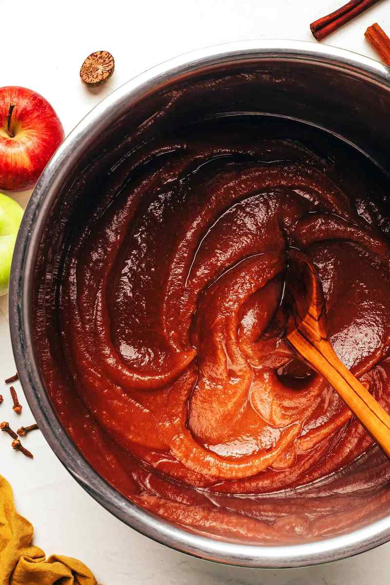 Warm apple butter with cinnamon and cloves, presented in a mason jar