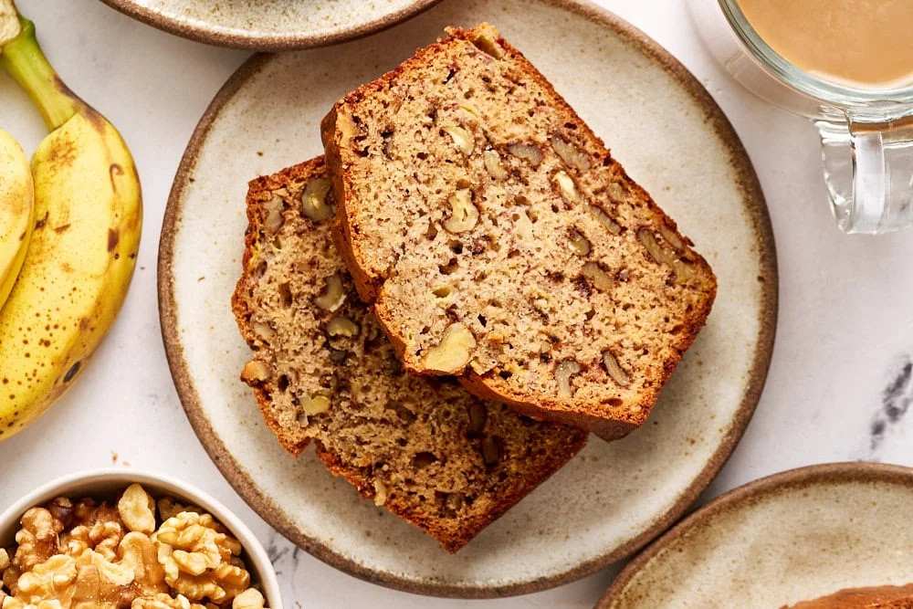 Golden‑brown crust, tender banana crumb, aromatic vanilla, inviting slice