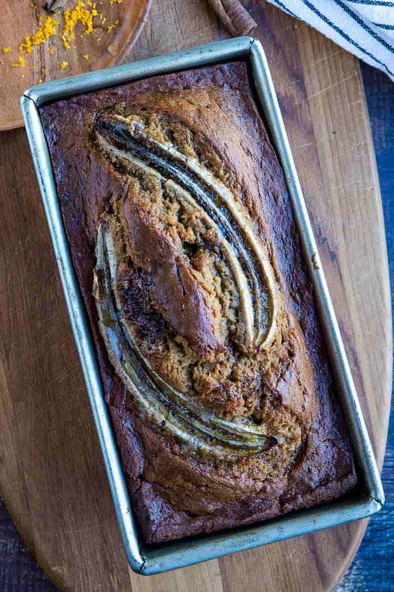 Golden‑crusted classic banana bread with tender crumb and sweet banana aroma