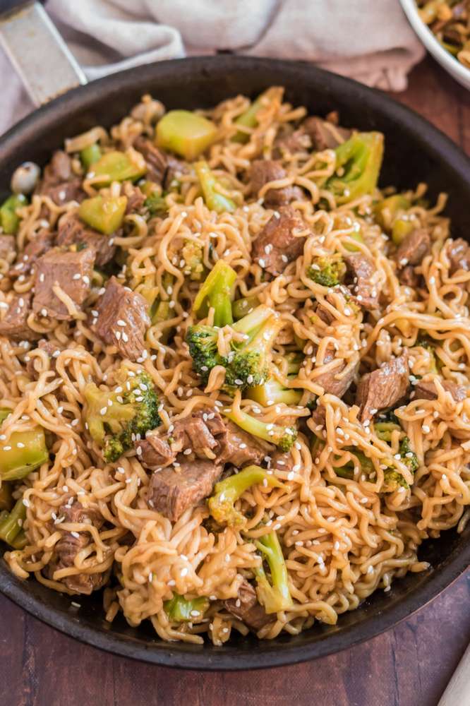 Takeout‑style beef and broccoli noodles with tender beef, crisp broccoli, and glossy noodles