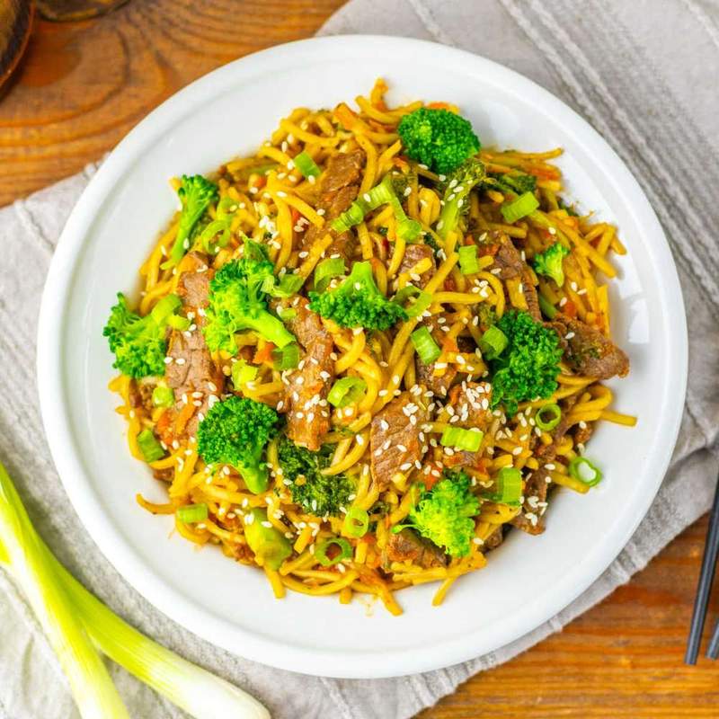 Ready-to-eat beef and broccoli lo mein with tender beef, crisp broccoli, and glossy noodles in a savory sauce
