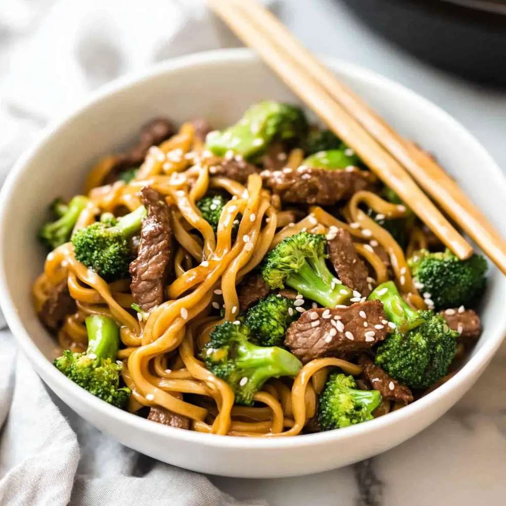 Easy dinner beef and broccoli noodles with tender beef, crisp broccoli, and glossy sauce