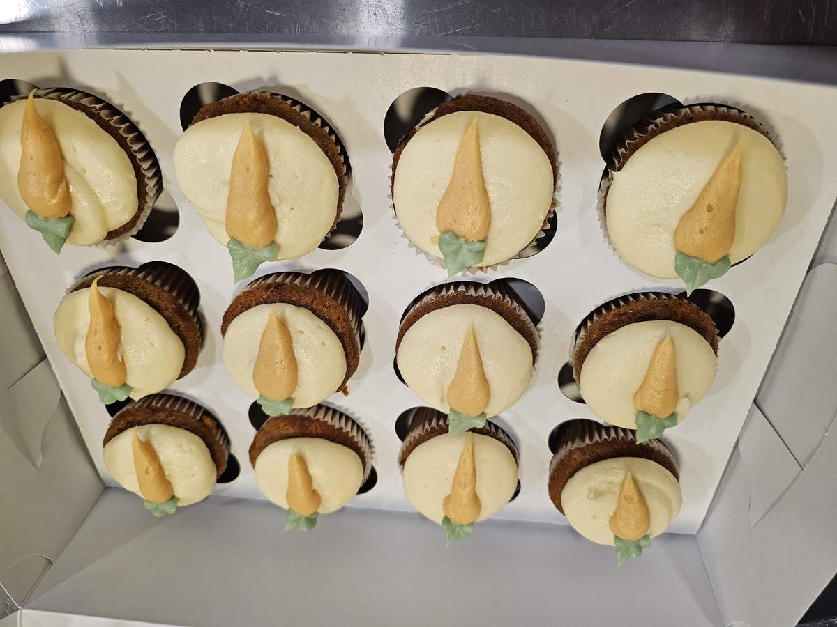 40 Carrot Cake Cupcakes with Cream Cheese Frosting