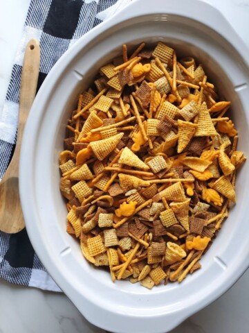 Sweet‑salty Chex mix with pretzels, cashews, butter glaze, and a hint of honey